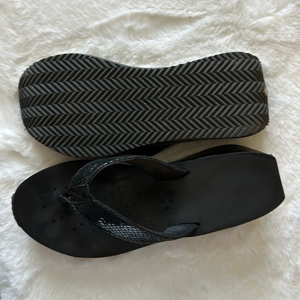 Volatile rattle snake black thong shoes, size 9 - Picture 3 of 5